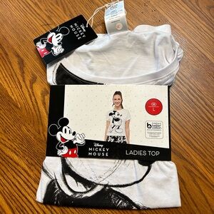 ⭐️NWT⭐️ Women’s Disney Mickey Mouse Top - Large